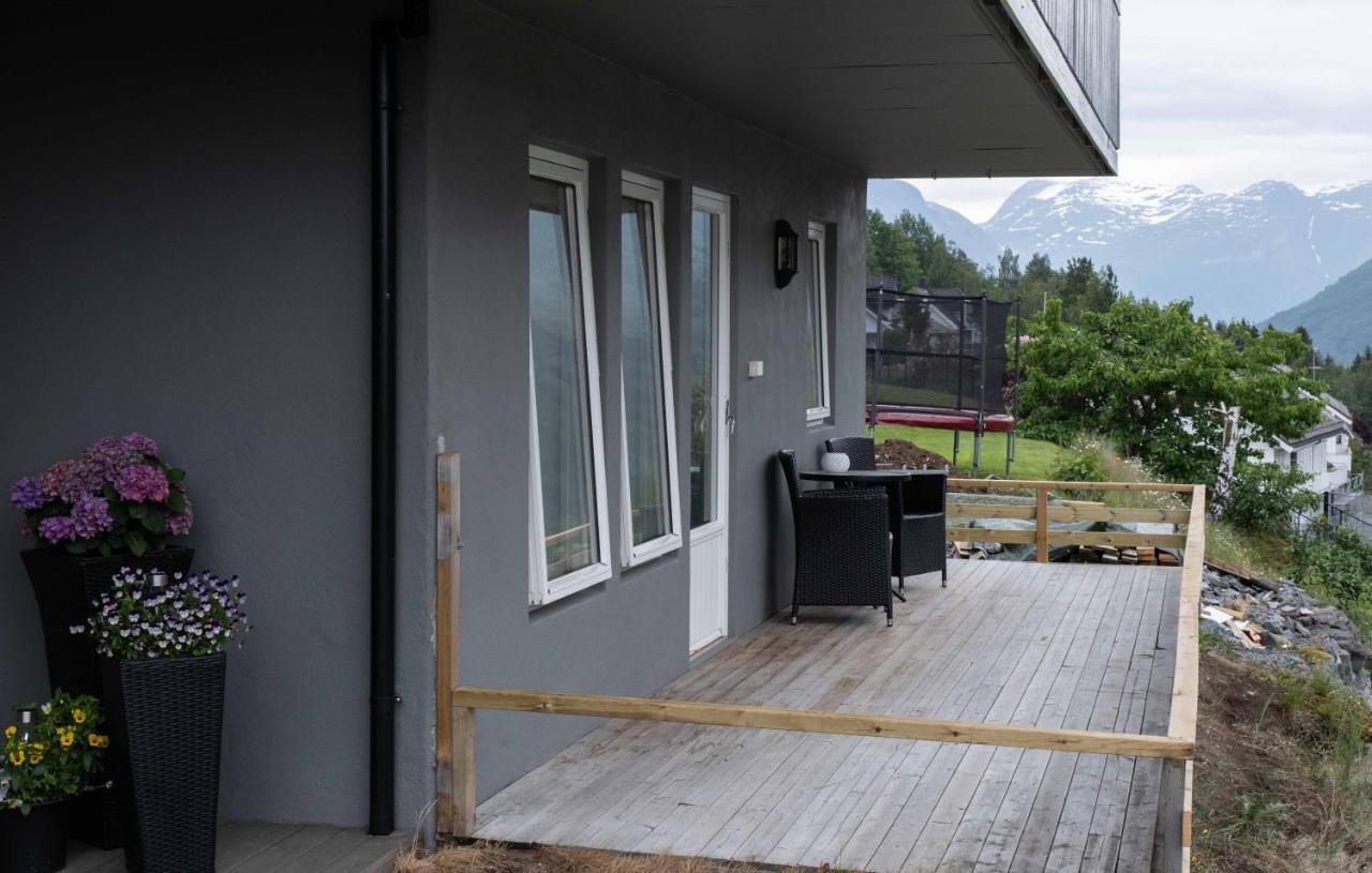 Stryn Stor Og Moderne Leilighet Bagian luar foto