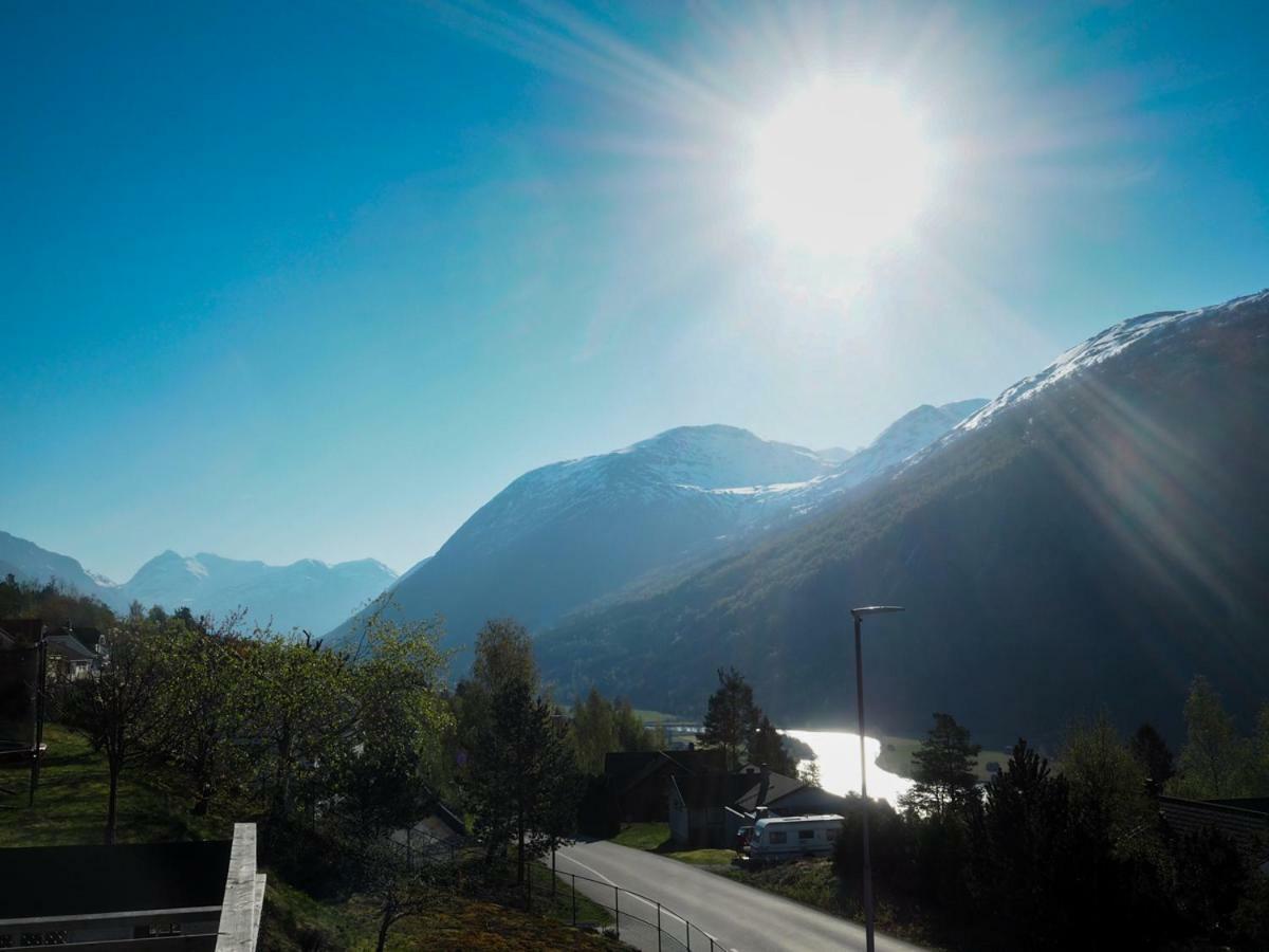 Stryn Stor Og Moderne Leilighet Bagian luar foto