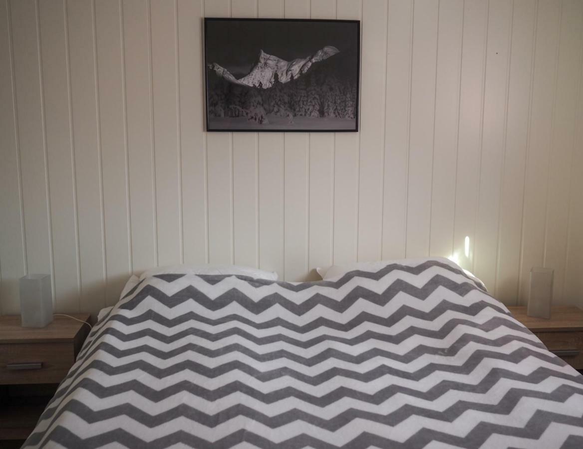 Stryn Stor Og Moderne Leilighet Bagian luar foto